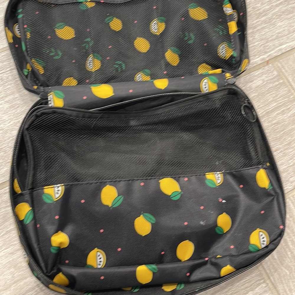 Travel cosmetics bag - Picture 4 of 5